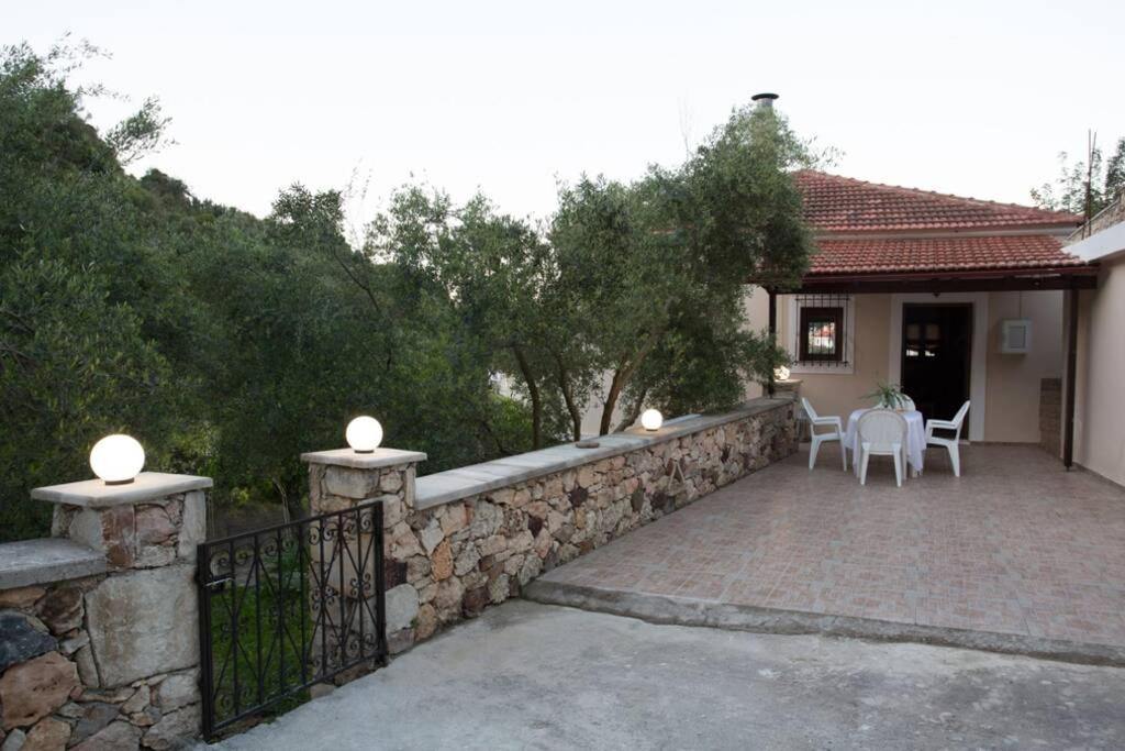Serenity Resort Vrísai Екстериор снимка